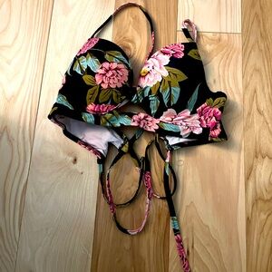 Floral Bikini Top 🌺